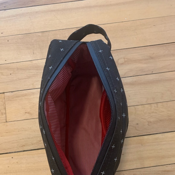 Herschel Supply Company - Travel Kit - Picture 4 of 4